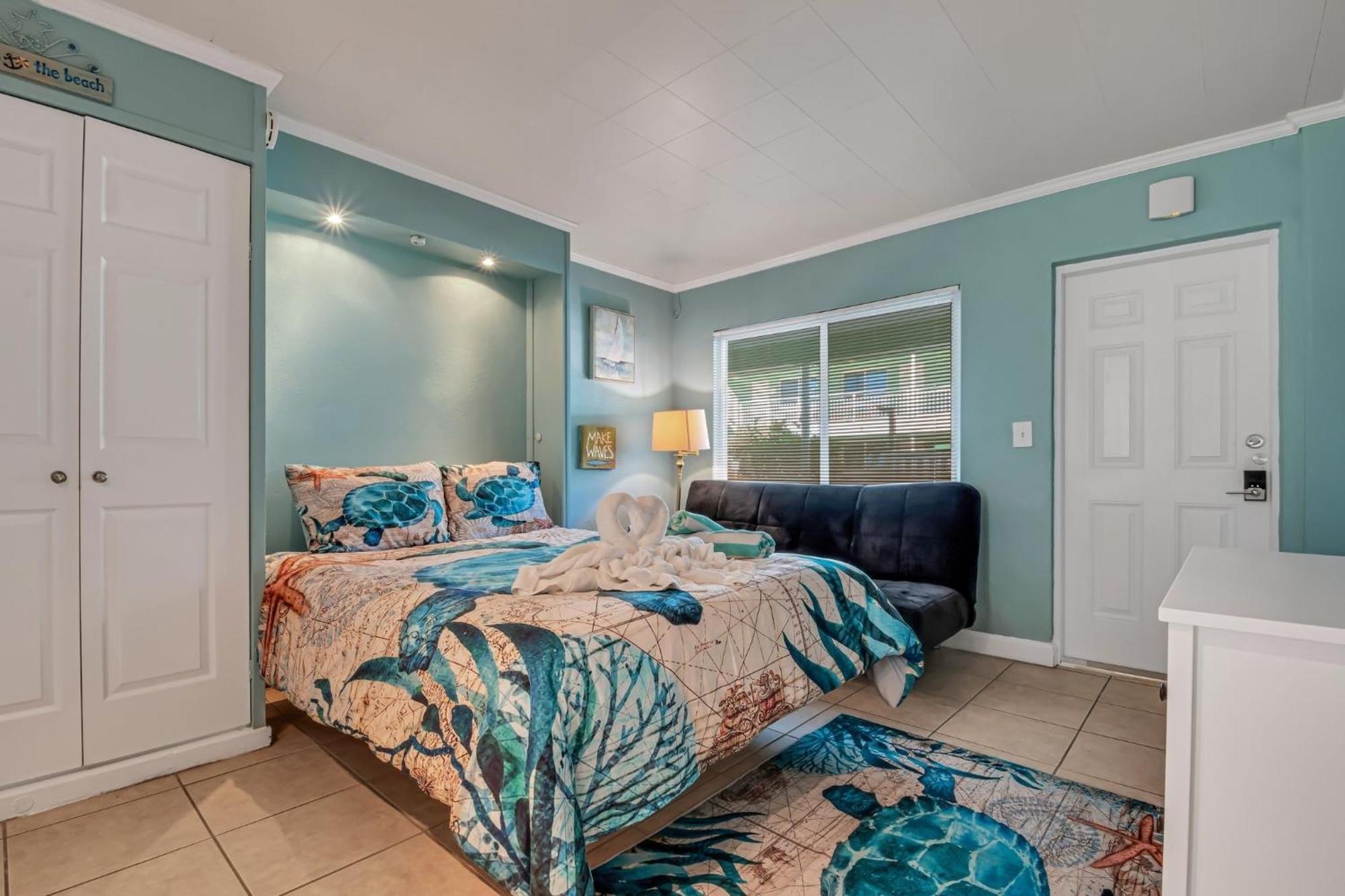 Tropic Terrace #4 - Beachfront Rental Apts St. Pete Beach Exterior photo